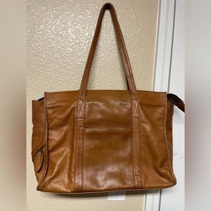 Vintage Gonari leather tote with zipper 18x13”